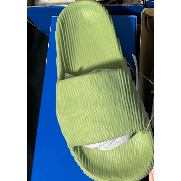 Adidas adilette slides. Size 6 mens/7.5 womens. - Picture 1 of 1